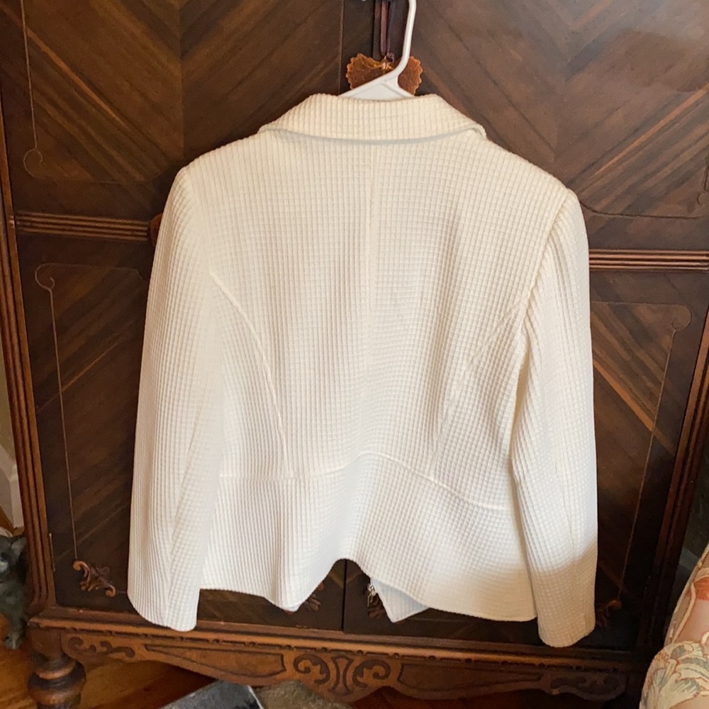 Winter White Versatile Chico’s Blazer - image 3